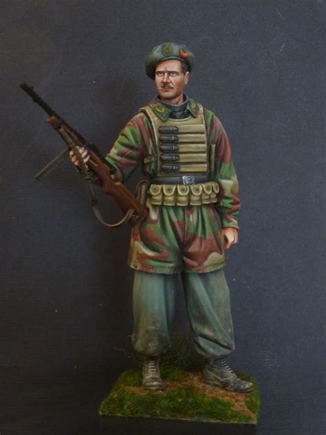 Italian paratrooper Military Figures, Military Guns, Military Art, Army ...