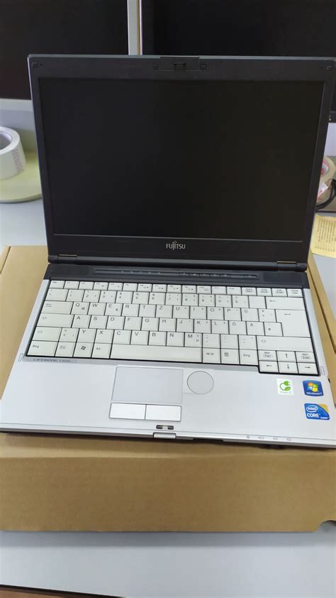 Laptop Fujitsu 13.3" i5 4GB 320GB Win 10 PRO licenca | Mcomputers