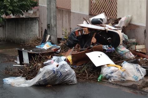 Moradores Do Adriano Correia Denunciam Descaso Da Prefeitura No