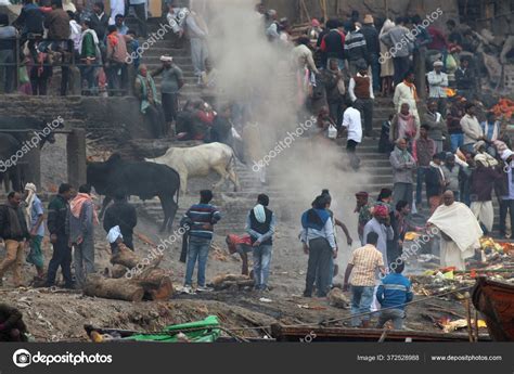 Holy City Varanasi India – Stock Editorial Photo © telearlens #372528988