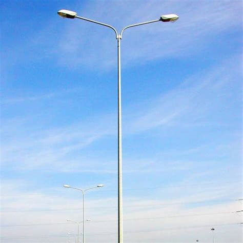 Polished Mild Steel Dual Arm Swaged Pole For Lighting Color Silver