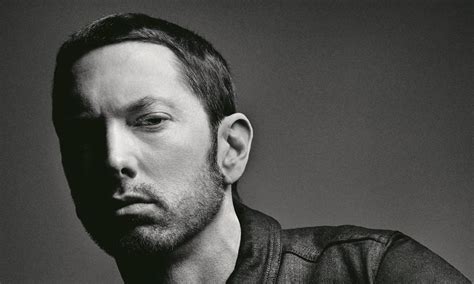 Crítica Eminem almeja a glória suicida em volta ao passado Jornal O