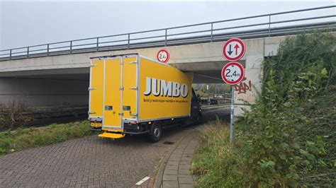 Jumbo Busje Komt Vast Te Zitten Onder Viaduct Studio Kaag En Braassem