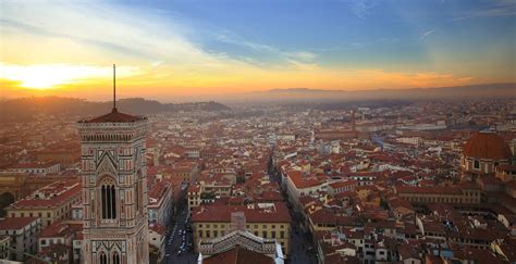 Discover the location of Hotel De La Ville in the center of Florence