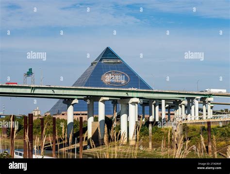 Memphis, TN - 23 October 2023: Hernando de Soto bridge and Memphis ...