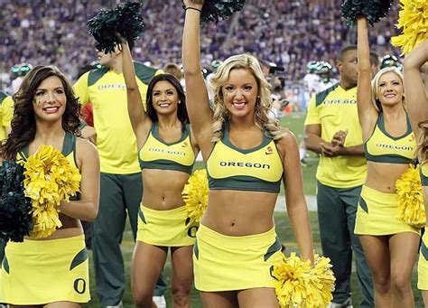 Nfl And College Cheerleaders Photos Cheerleaders Of The Sweet 16 Oregon Ducks