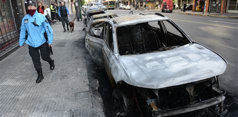 El Quemacoches In Fraganti As Les Prendi Fuego A Varios Autos En Palermo