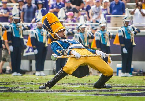 Southern's Human Jukebox Band Plays 'Neck,' Puts On Epic Show At LSU ...