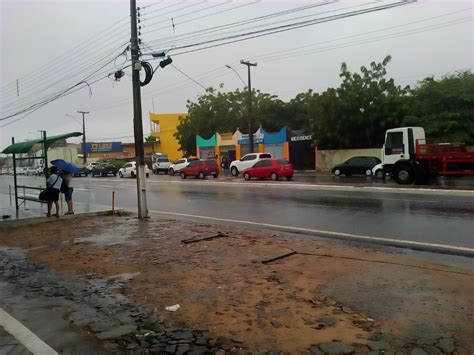 Semáforos desativados trânsito caótico e alagamentos Parnaíba está