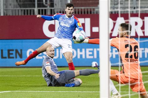 2 Bundesliga HSV gibt Sieg in Kiel spät aus der Hand