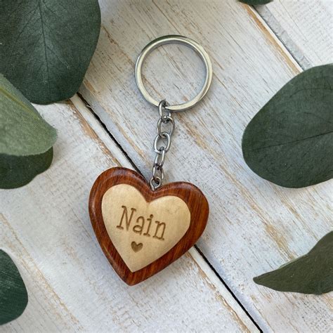 Cylch Goriad Nain Calon Pren | Welsh Nain Wooden Heart Keyring