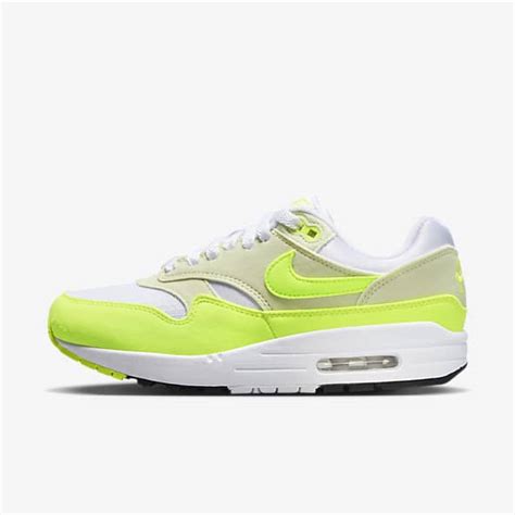 De Erinin Zerinde Beyaz Air Max Nike Tr