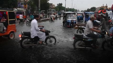 Pakistan da sel bir genci hayattan kopardı TGRT Haber