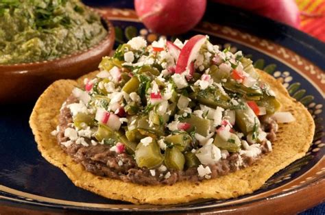 Receta de tostadas de nopal y surimi Recetas fáciles para cuaresma