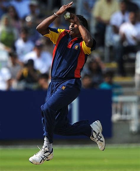 Chaminda Vaas Hides The Ball In Delivery Stride Espncricinfo