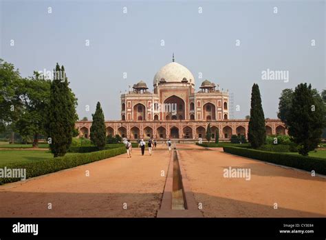 Humayun's tomb (Hmayun ka Maqbara) is the tomb of the Mogul Emperor ...