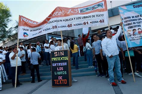 Video As Protestan En Pueblito Mexicano Para Exigir Entrega De Libros