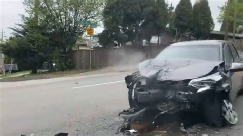 Head On Collision In Burnaby Sends 3 To Hospital 1 In Critical