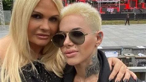 Monique Evans e Cacá Werneck anunciam casamento