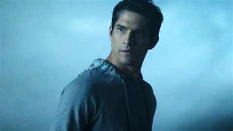 Tyler Posey Devient Poilu Dans Les Photos Du Tournage Du Film Teen Wolf