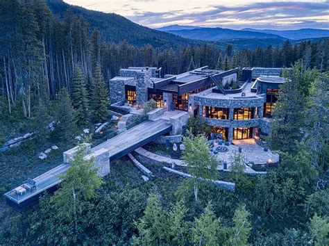 An Over The Top Modern Castle In Colorado Mountain Living Modern