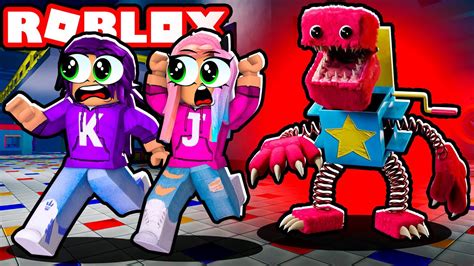 Can We Escape Boxy Boo Roblox Project Playtime Multiplayer Youtube