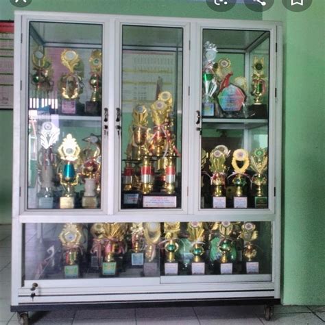 Lemari Kaca Piala SIPLah