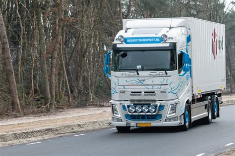 Rebro Transport Tekent Voor Volvo FH Electric Truckstar