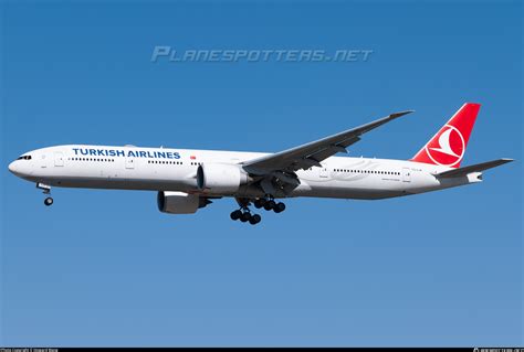 TC LJK Turkish Airlines Boeing 777 3F2ER Photo By Howard Wang ID