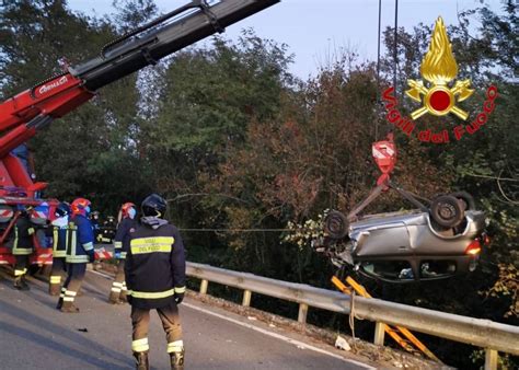 Incidente A Venegono Inferiore Auto Ribaltata VareseNews Foto