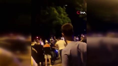 Kadıköy de kaza sonrası yumrukların havada uçuştuğu kavga kamerada