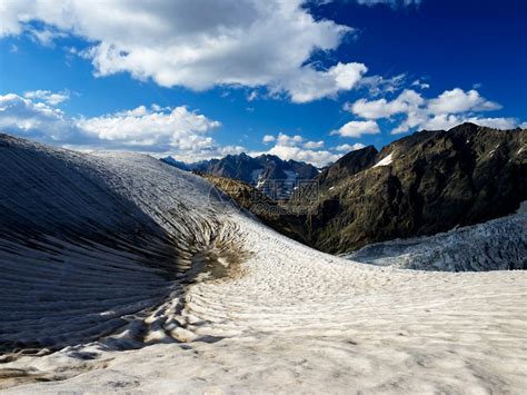 冬天的高山自然的冬季景观高清图片下载 正版图片507077154 摄图网