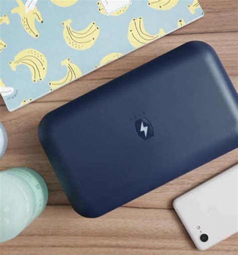 Phonesoap Go A Portable Device That Will Sanitize Your Smartphone