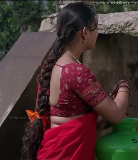 Gowthamai Gowda Kannada Actress Muttina P Hot Blouse Back Pics