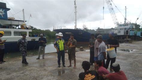 Detik Detik Abk Km Bandar Bestari Selamatkan Nelayan Asal Banten