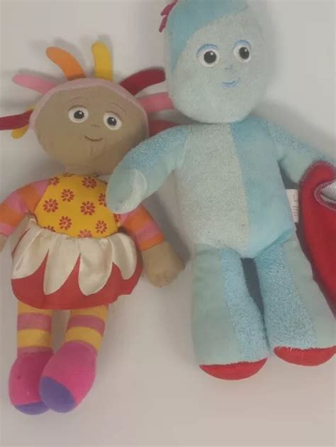 Hasbro In The Night Garden Pair Upsy Daisy Blue Ragdoll Soft Toy