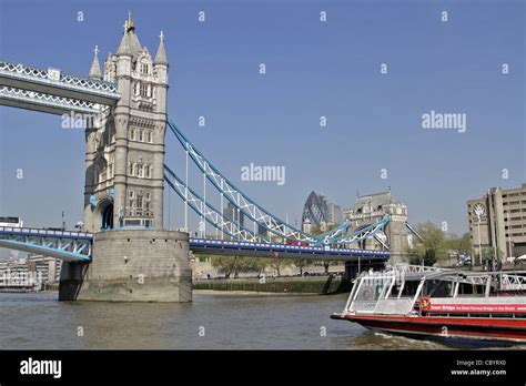 TOWER BRIDGE, DRAWBRIDGE BUILT AT THE END OF THE 19TH CENTURY AND CROSSING THE THAMES, LONDON ...