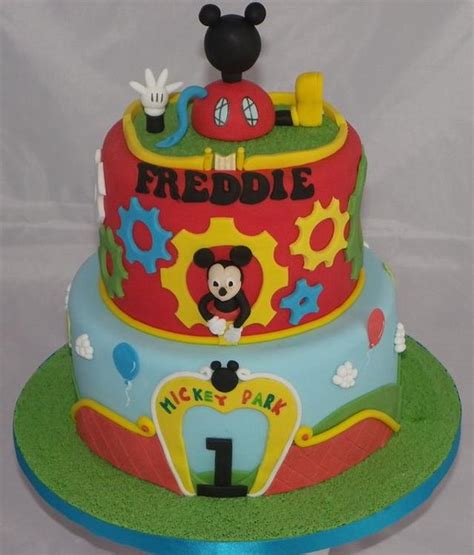 Mickey Clubhouse Cake - Decorated Cake by Kazmick - CakesDecor