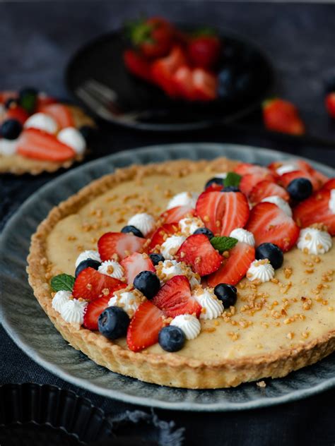 Tart S Kremom Od Vanilije I Svje Im Vo Em Like Chocolate