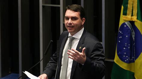 Flávio Bolsonaro Mobilizou Receita Federal Contra Rachadinhas