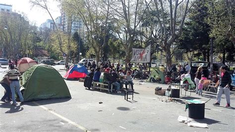 Continúa El Acampe De Organizaciones Sociales Frente A La Municipalidad