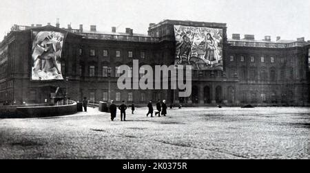 WINTER PALACE, PETROGRAD, Russia, in 1917 Stock Photo - Alamy