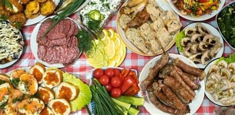 Potluck etiquette for guests and hosts