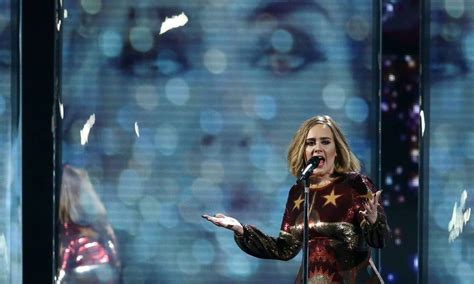 Quatro Pr Mios Adele A Grande Vencedora Do Brit Awards Jornal