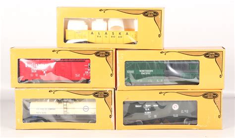 Lot Detail LIONEL O GAUGE MODEL TRAIN CAR LOT OF 5