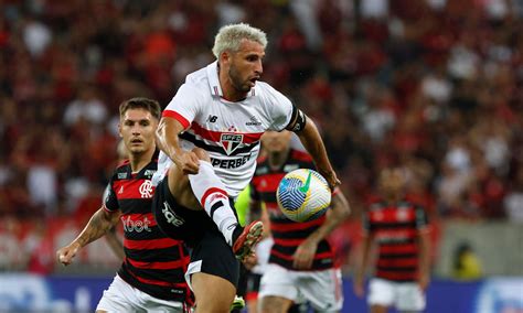 São Paulo x Flamengo onde assistir ao jogo do líder do Brasileirão