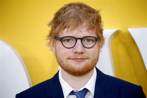 Ed Sheeran Conta Que Fez Cirurgia A Laser Nos Olhos Mas Usa Culos Por