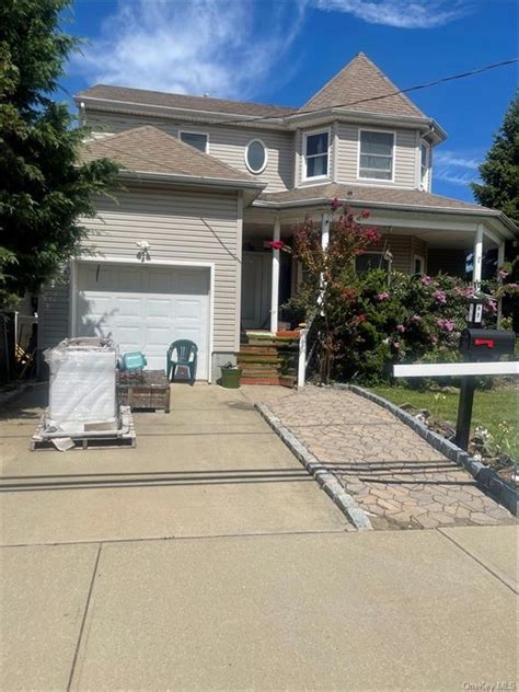 82 President St Freeport Ny 11520 Mls H6269353 Redfin