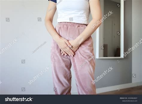girl pee pants royalty  images stock  pictures