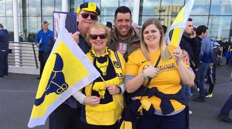 The road to Wembley- Oxford fans take on Coventry | ITV News Meridian